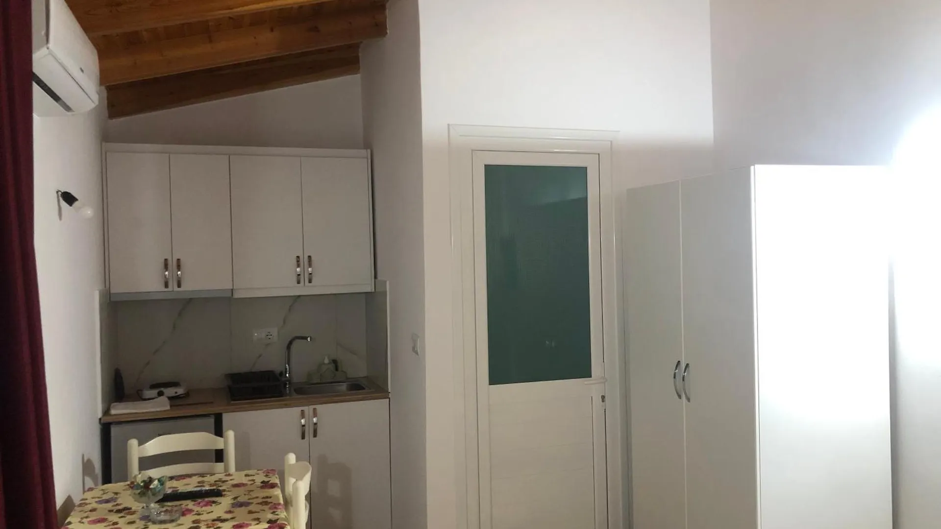 Nino'S Rooms Sarande Albania