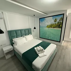 Hotel Aloha, Sarandë